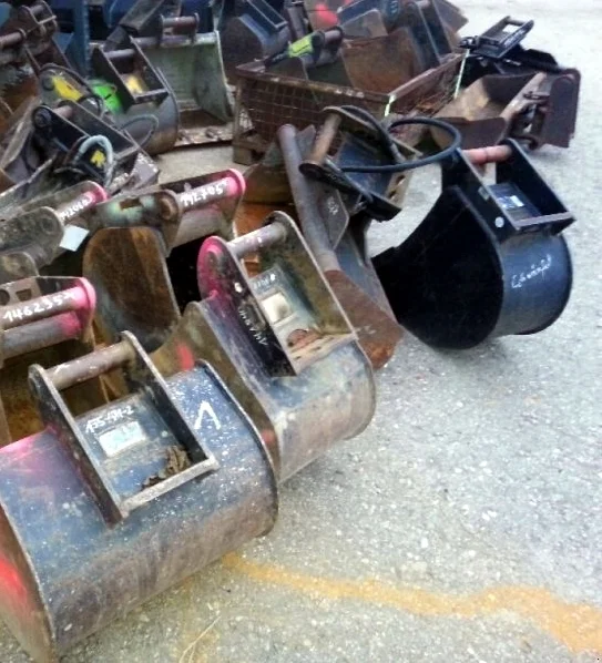 Diverse Tieflöffel gebraucht 1-7t Bagger