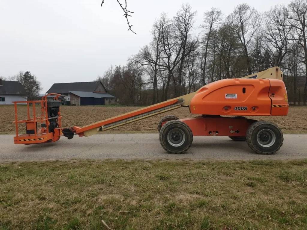 JLG - 400 S